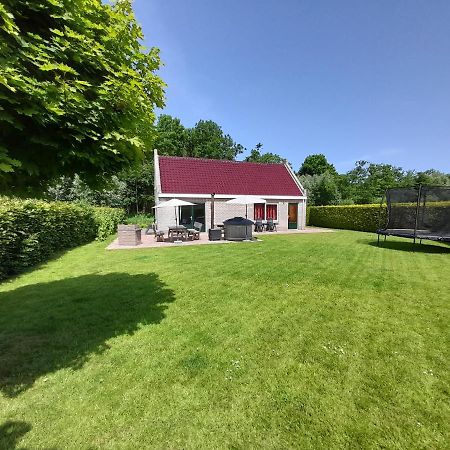 Wellnesshuis Met Hottub, Ligbad En Grote Tuin Villa Tzummarum Exterior photo